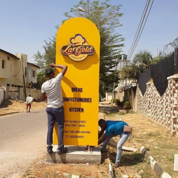 Display Vitrine #28 - Israss PUB