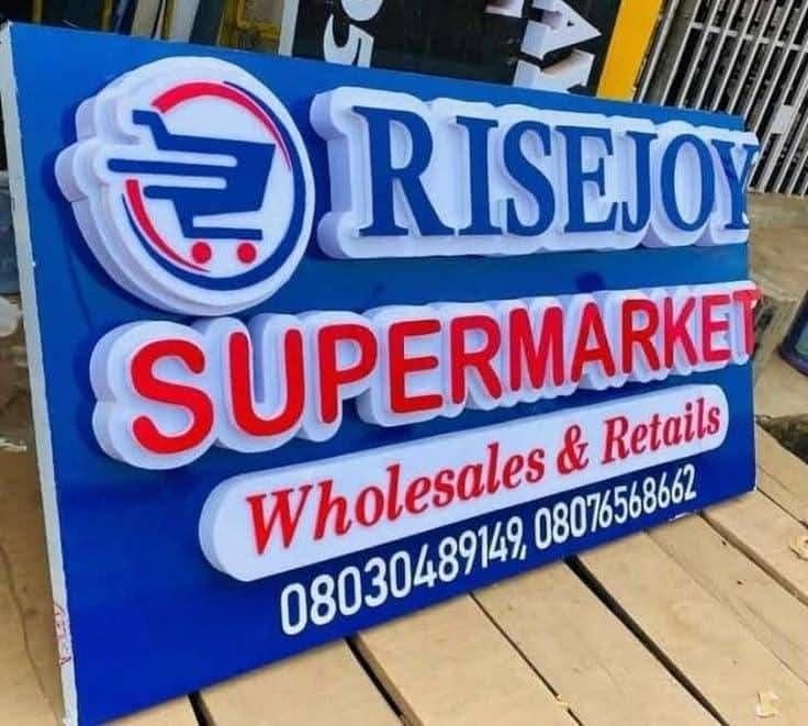 Display Vitrine #39 - Israss PUB